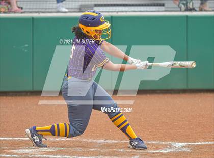 Thumbnail 3 in Thrall vs Granger (UIL 2A Regional Quarterfinal Playoff) photogallery.