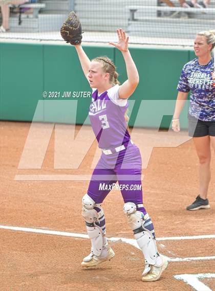 Thumbnail 2 in Thrall vs Granger (UIL 2A Regional Quarterfinal Playoff) photogallery.