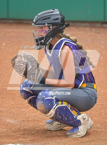 Thumbnail 1 in Thrall vs Granger (UIL 2A Regional Quarterfinal Playoff) photogallery.