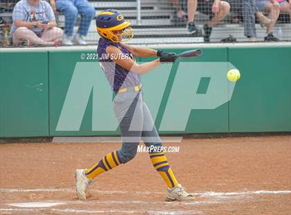Thumbnail 2 in Thrall vs Granger (UIL 2A Regional Quarterfinal Playoff) photogallery.