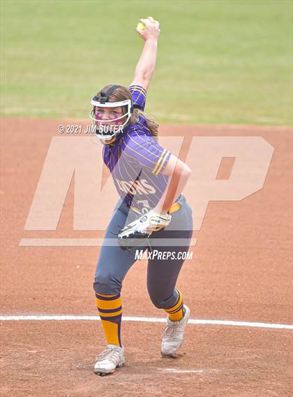 Thumbnail 3 in Thrall vs Granger (UIL 2A Regional Quarterfinal Playoff) photogallery.
