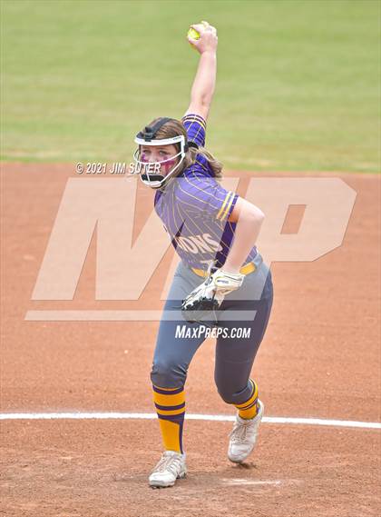 Thumbnail 1 in Thrall vs Granger (UIL 2A Regional Quarterfinal Playoff) photogallery.