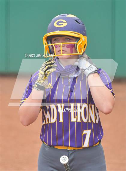 Thumbnail 2 in Thrall vs Granger (UIL 2A Regional Quarterfinal Playoff) photogallery.