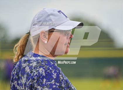 Thumbnail 3 in Thrall vs Granger (UIL 2A Regional Quarterfinal Playoff) photogallery.