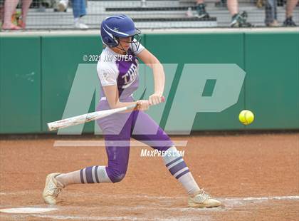 Thumbnail 2 in Thrall vs Granger (UIL 2A Regional Quarterfinal Playoff) photogallery.