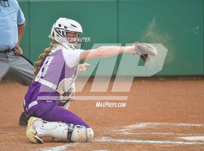 Thumbnail 1 in Thrall vs Granger (UIL 2A Regional Quarterfinal Playoff) photogallery.