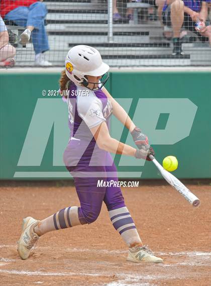 Thumbnail 1 in Thrall vs Granger (UIL 2A Regional Quarterfinal Playoff) photogallery.
