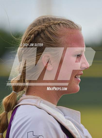 Thumbnail 2 in Thrall vs Granger (UIL 2A Regional Quarterfinal Playoff) photogallery.
