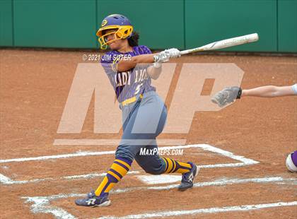 Thumbnail 1 in Thrall vs Granger (UIL 2A Regional Quarterfinal Playoff) photogallery.