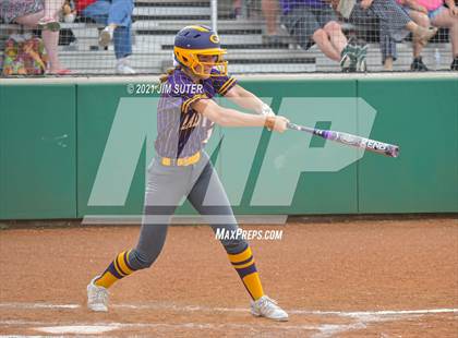 Thumbnail 3 in Thrall vs Granger (UIL 2A Regional Quarterfinal Playoff) photogallery.