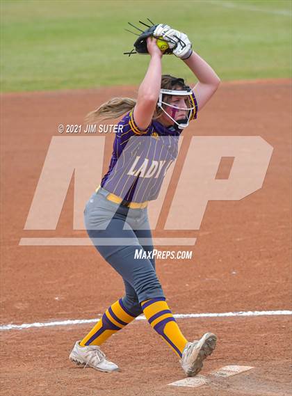 Thumbnail 3 in Thrall vs Granger (UIL 2A Regional Quarterfinal Playoff) photogallery.