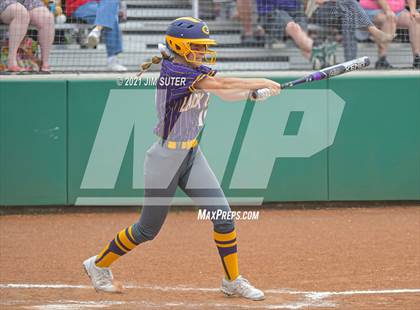 Thumbnail 2 in Thrall vs Granger (UIL 2A Regional Quarterfinal Playoff) photogallery.