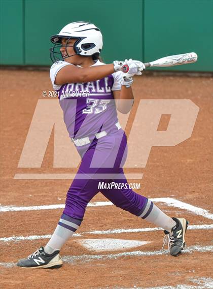 Thumbnail 3 in Thrall vs Granger (UIL 2A Regional Quarterfinal Playoff) photogallery.