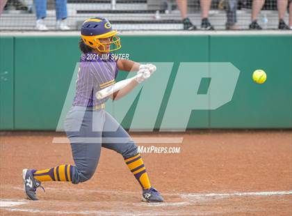 Thumbnail 2 in Thrall vs Granger (UIL 2A Regional Quarterfinal Playoff) photogallery.