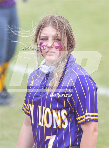 Thumbnail 2 in Thrall vs Granger (UIL 2A Regional Quarterfinal Playoff) photogallery.