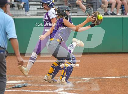Thumbnail 3 in Thrall vs Granger (UIL 2A Regional Quarterfinal Playoff) photogallery.