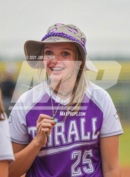 Thumbnail 2 in Thrall vs Granger (UIL 2A Regional Quarterfinal Playoff) photogallery.