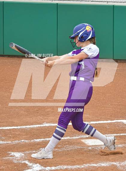 Thumbnail 2 in Thrall vs Granger (UIL 2A Regional Quarterfinal Playoff) photogallery.