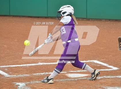 Thumbnail 2 in Thrall vs Granger (UIL 2A Regional Quarterfinal Playoff) photogallery.