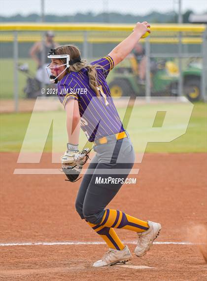 Thumbnail 3 in Thrall vs Granger (UIL 2A Regional Quarterfinal Playoff) photogallery.