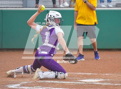 Thumbnail 3 in Thrall vs Granger (UIL 2A Regional Quarterfinal Playoff) photogallery.