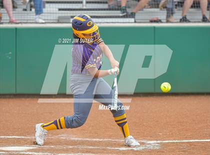 Thumbnail 3 in Thrall vs Granger (UIL 2A Regional Quarterfinal Playoff) photogallery.