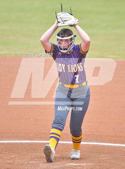 Thumbnail 2 in Thrall vs Granger (UIL 2A Regional Quarterfinal Playoff) photogallery.