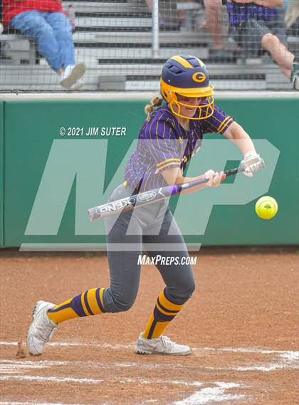 Thumbnail 1 in Thrall vs Granger (UIL 2A Regional Quarterfinal Playoff) photogallery.