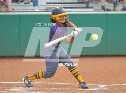 Thumbnail 2 in Thrall vs Granger (UIL 2A Regional Quarterfinal Playoff) photogallery.