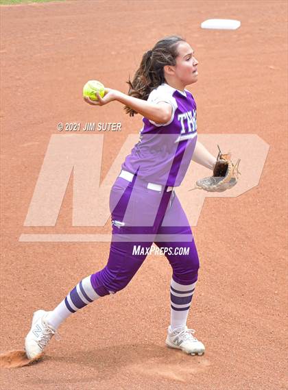 Thumbnail 1 in Thrall vs Granger (UIL 2A Regional Quarterfinal Playoff) photogallery.
