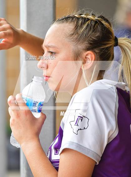 Thumbnail 3 in Thrall vs Granger (UIL 2A Regional Quarterfinal Playoff) photogallery.