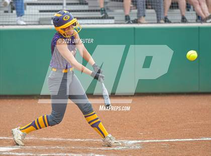 Thumbnail 2 in Thrall vs Granger (UIL 2A Regional Quarterfinal Playoff) photogallery.