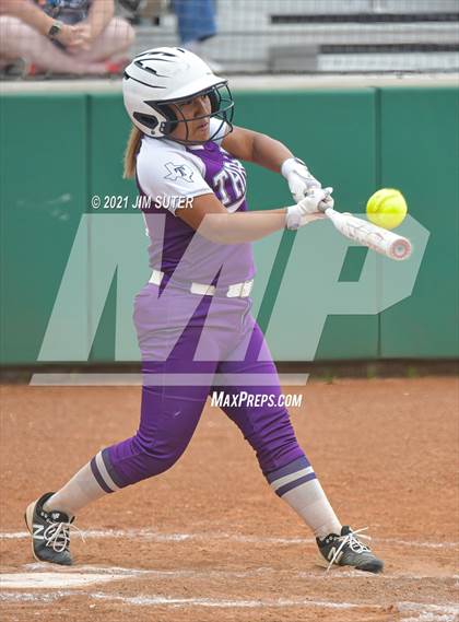 Thumbnail 3 in Thrall vs Granger (UIL 2A Regional Quarterfinal Playoff) photogallery.