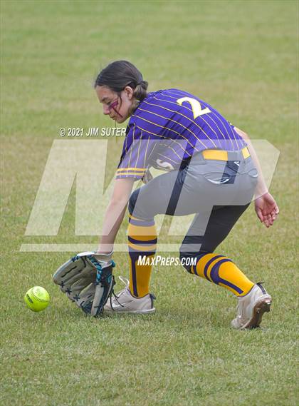 Thumbnail 1 in Thrall vs Granger (UIL 2A Regional Quarterfinal Playoff) photogallery.
