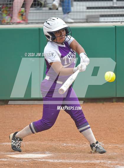 Thumbnail 3 in Thrall vs Granger (UIL 2A Regional Quarterfinal Playoff) photogallery.