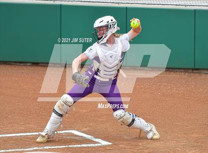 Thumbnail 3 in Thrall vs Granger (UIL 2A Regional Quarterfinal Playoff) photogallery.