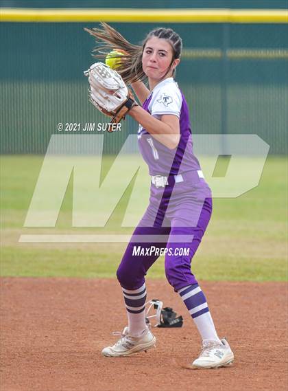 Thumbnail 1 in Thrall vs Granger (UIL 2A Regional Quarterfinal Playoff) photogallery.