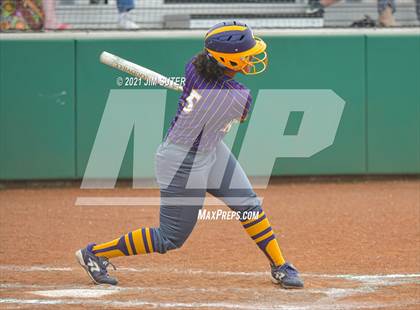 Thumbnail 2 in Thrall vs Granger (UIL 2A Regional Quarterfinal Playoff) photogallery.