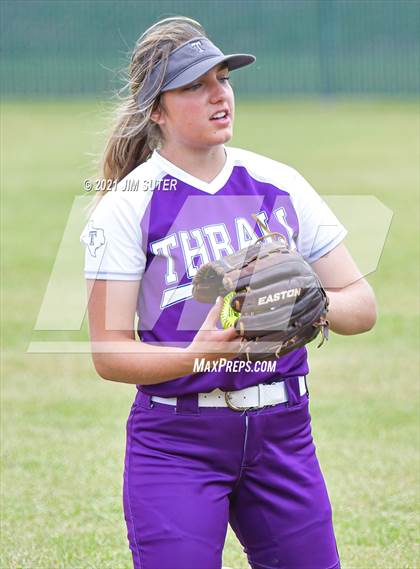 Thumbnail 3 in Thrall vs Granger (UIL 2A Regional Quarterfinal Playoff) photogallery.