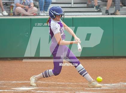 Thumbnail 1 in Thrall vs Granger (UIL 2A Regional Quarterfinal Playoff) photogallery.