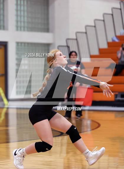 Thumbnail 2 in Grand Saline vs Fruitvale photogallery.