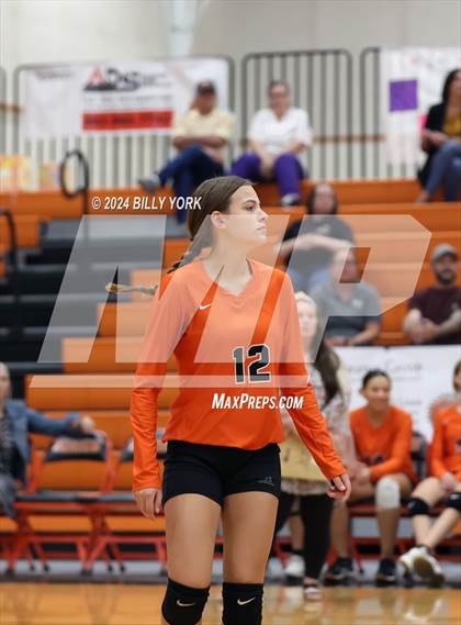 Thumbnail 3 in Grand Saline vs Fruitvale photogallery.