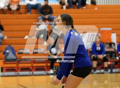 Thumbnail 1 in Grand Saline vs Fruitvale photogallery.