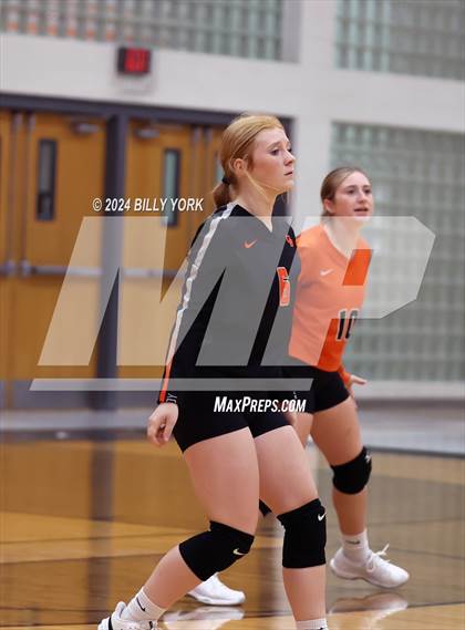 Thumbnail 3 in Grand Saline vs Fruitvale photogallery.