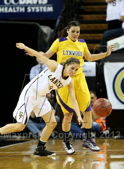 Thumbnail 3 in St. Francis vs. Lynwood (CIF State D2 Final) photogallery.