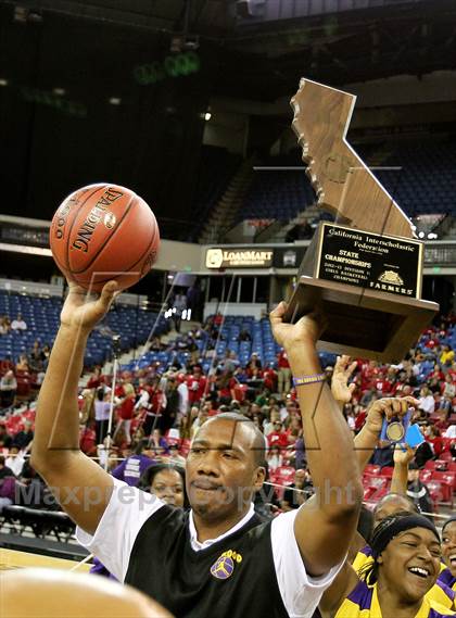Thumbnail 3 in St. Francis vs. Lynwood (CIF State D2 Final) photogallery.