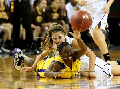 Thumbnail 1 in St. Francis vs. Lynwood (CIF State D2 Final) photogallery.