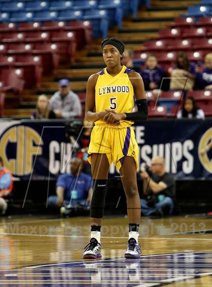 Thumbnail 2 in St. Francis vs. Lynwood (CIF State D2 Final) photogallery.