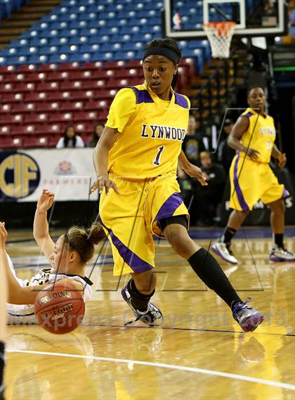 Thumbnail 2 in St. Francis vs. Lynwood (CIF State D2 Final) photogallery.