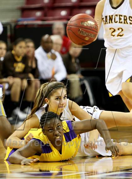 Thumbnail 3 in St. Francis vs. Lynwood (CIF State D2 Final) photogallery.